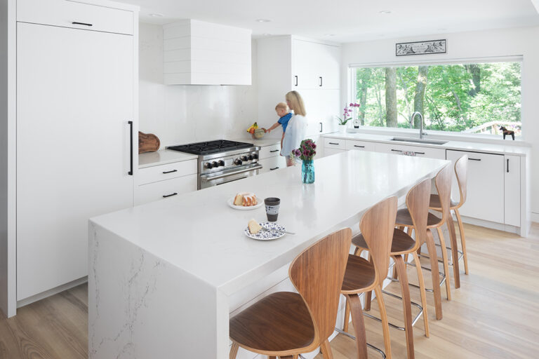 180604 AMEK 0074 2Web Mendota Heights Kitchen Angle 768x512