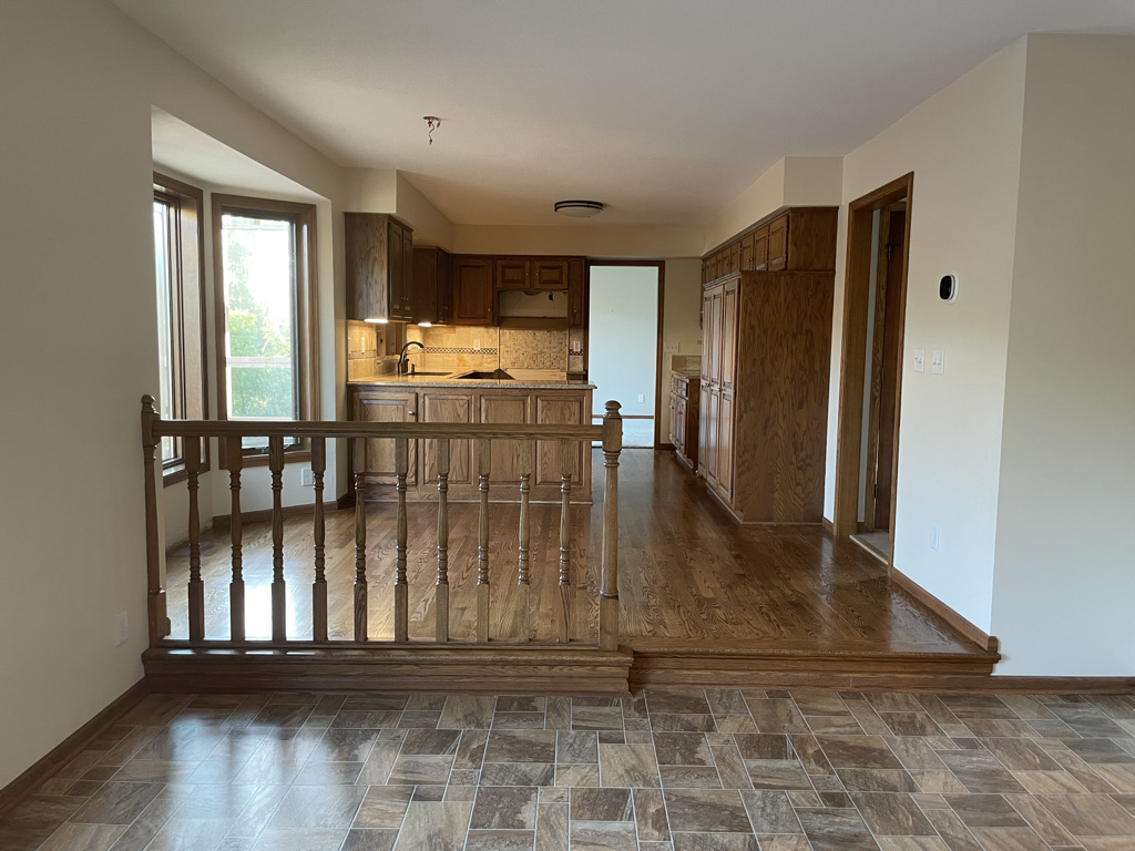 AMEK Before Vadnais Heights Main Level Living Room to Kitchen Empty 5818AAC4 286F 4BAA 9E29 651183F4F6E5 1 105 c