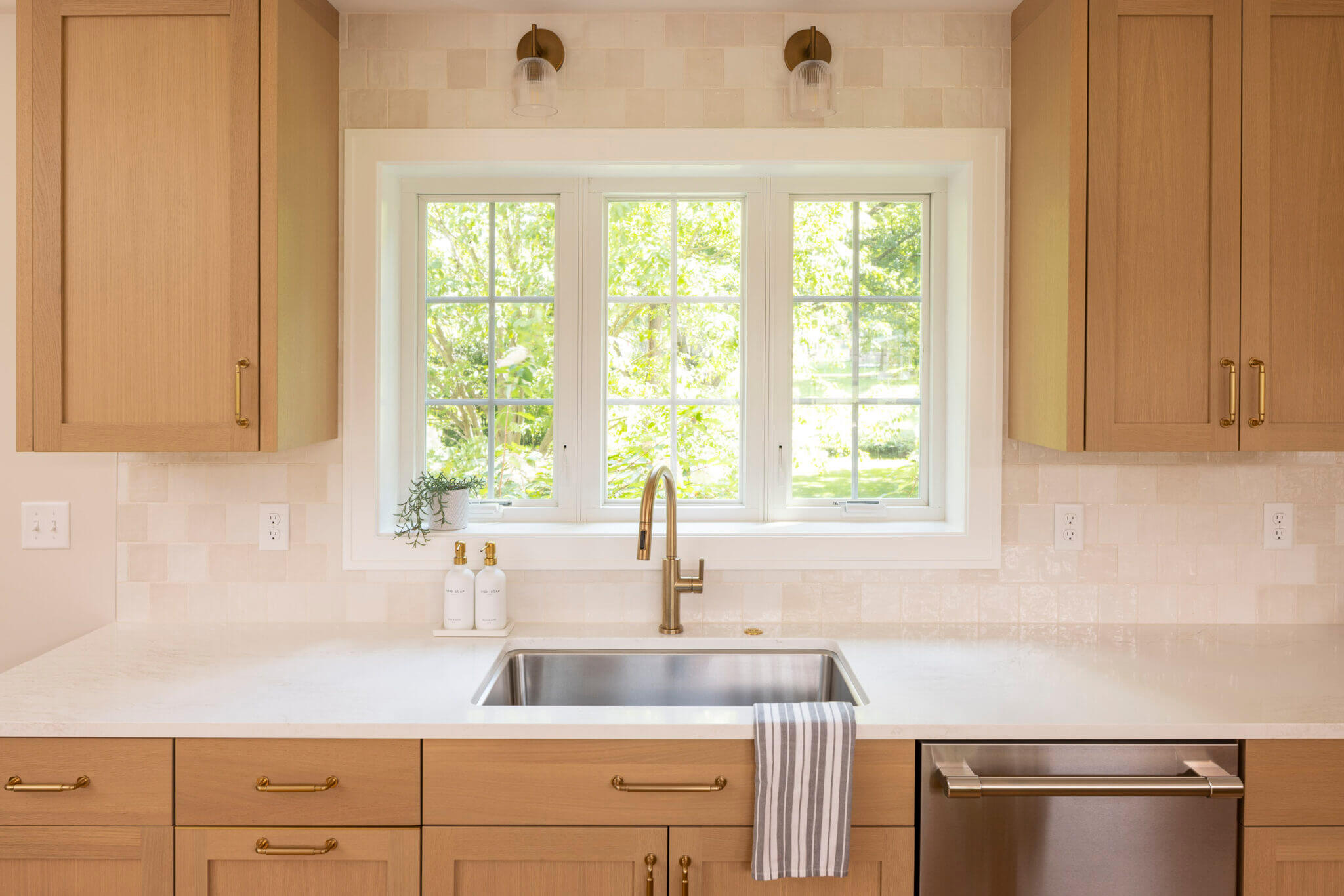 AMEK Bloomington Kitchen 2025 58A7502 Web 2048x1366