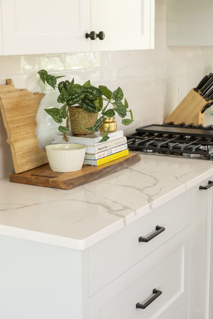 AMEK Bloomington Kitchen July 2021 G9A0220 Web 683x1024