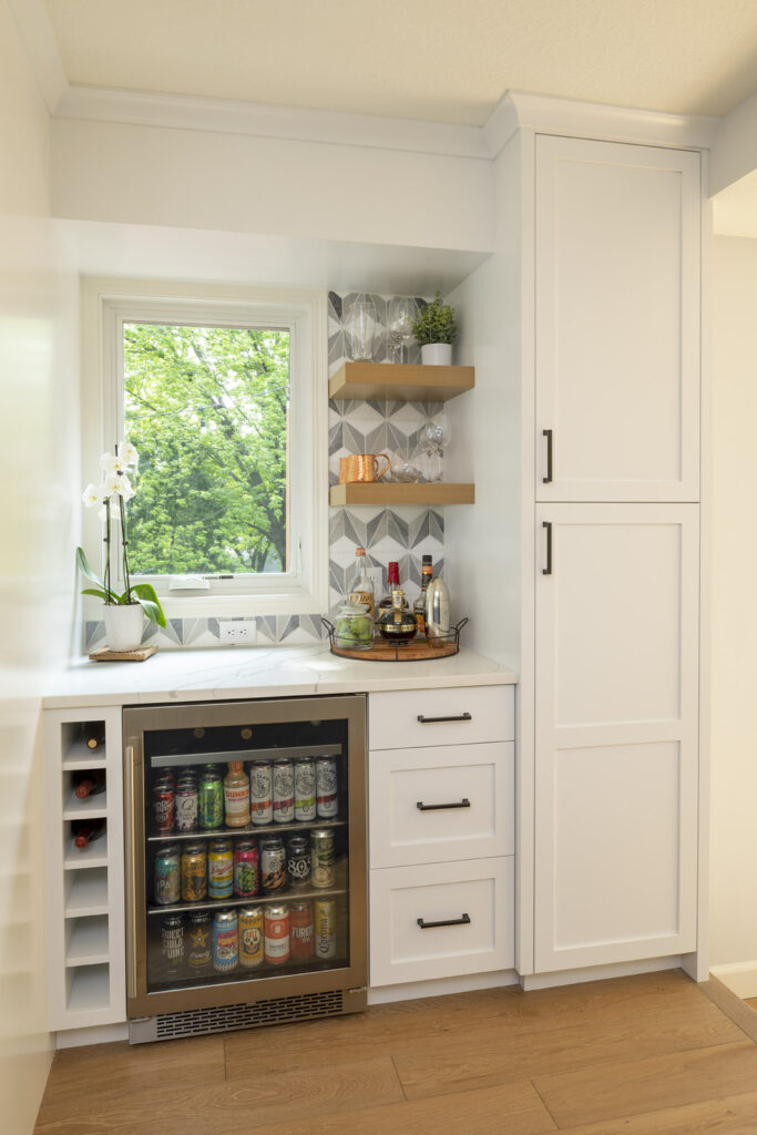 AMEK Bloomington Kitchen July 2021 G9A0285 Web 683x1024