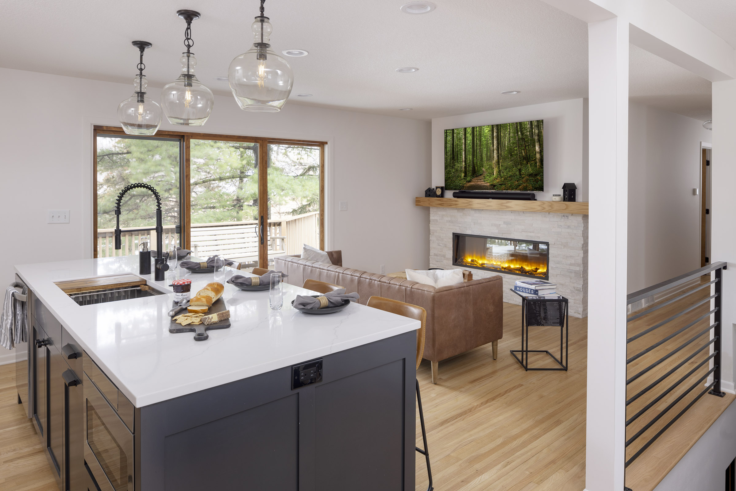 AMEK Bloomington Main 2022 92A0566 Web