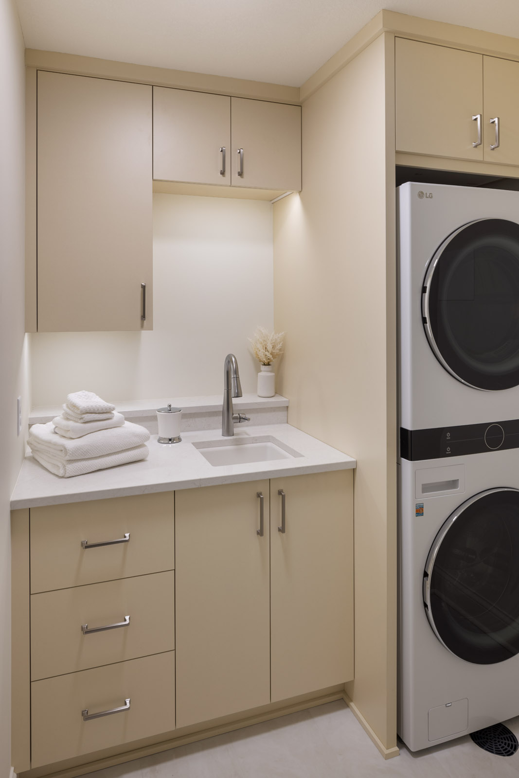 AMEK Eden Prairie Kitchen Laundry Room 92A6835 JPEG Web