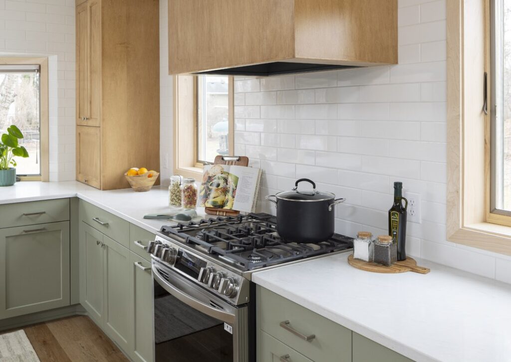 AMEK Golden Valley Main 2025 58A0468 Web CROPPED HORIZONTAL 1024x726