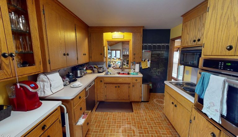 AMEK Richfield Before Kitchen to Family Room 2023 768x442 1