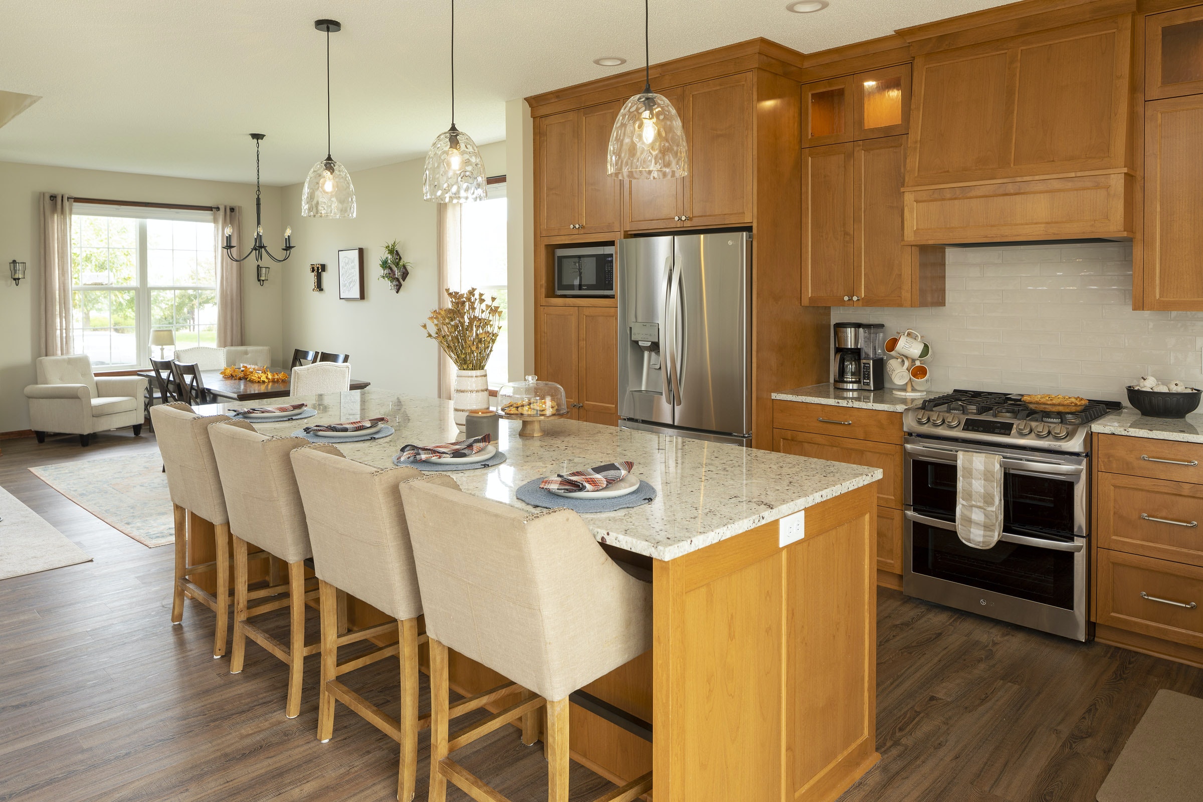 AMEK Shakopee Kitchen Sept 2021 WEB G9A5268 1