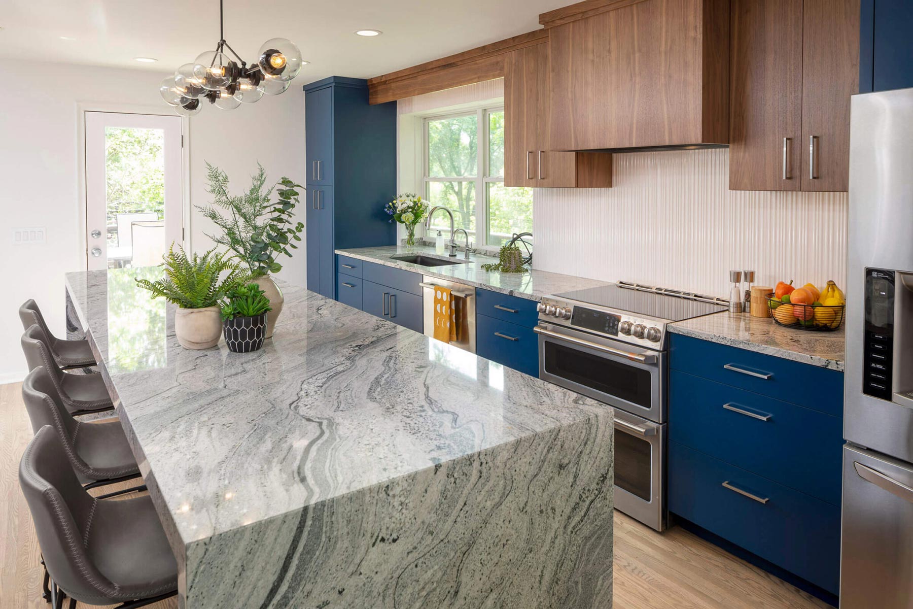 AMEK St. Louis Park Kitchen Image 1