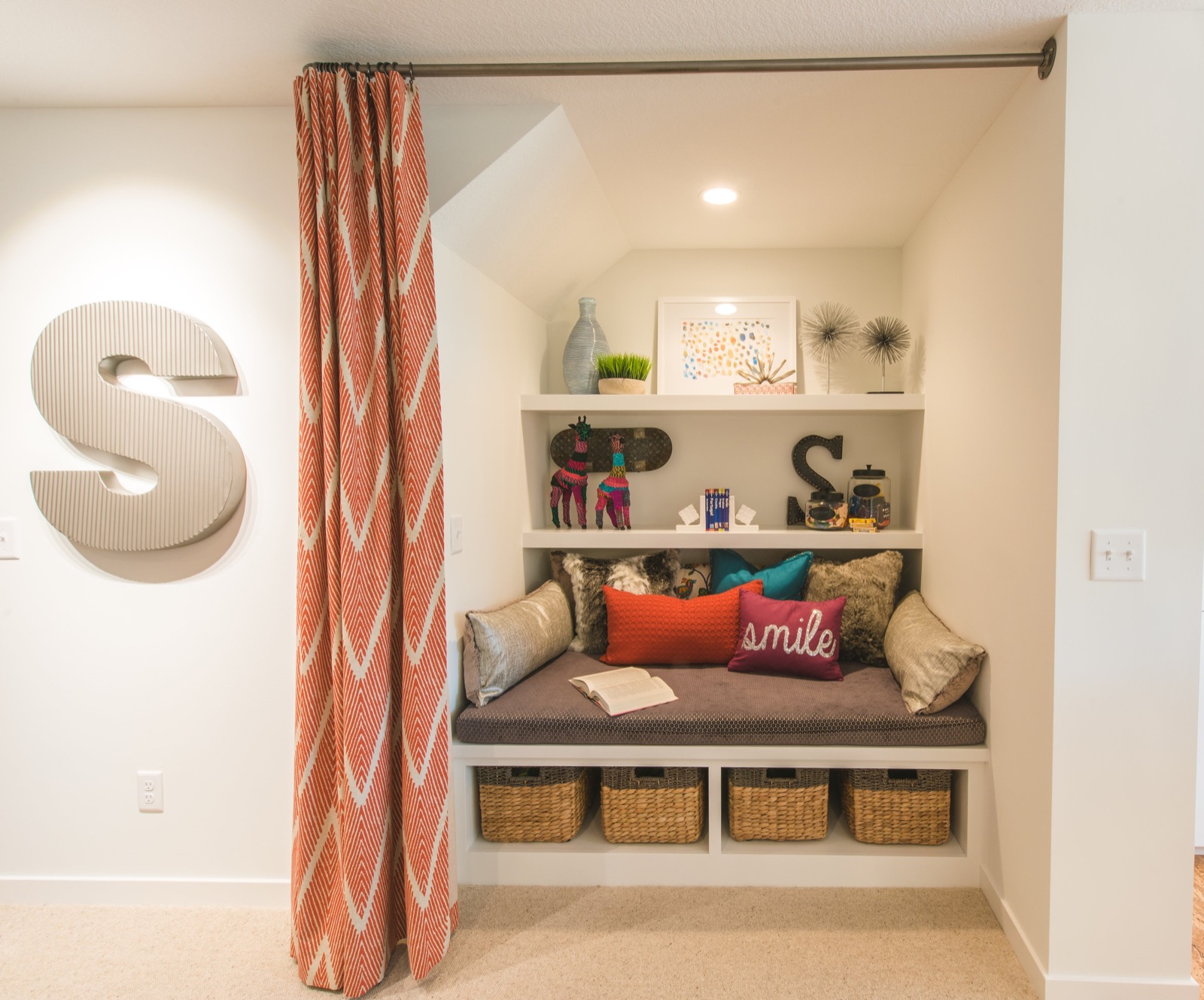 Bloomington Lower Level Reading Nook 2016.09.29 AMEK RemodelersShowcase 8642 1