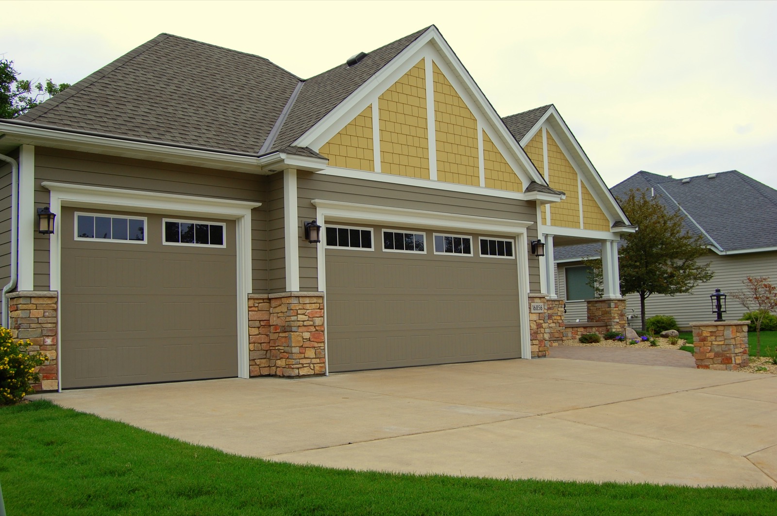 AMEK Exterior Before 101 0040